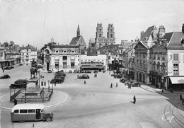 45-ORLEANS- PLACE DU MARTROI VERS LA CATHEDRALE - Orleans