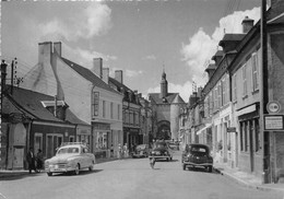 18-MEHUN-SUR-YEVRE- RUE JEANNE D'ARC ET PORTE DE VILLE - Mehun-sur-Yèvre