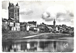 OUDON - Vue Partielle Vers La Tour Et L'Eglise - Oudon