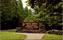 Great Smoky Mountains National Park Welcome Marker - USA National Parks