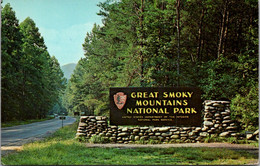 Great Smoky Mountains National Park Welcome Marker - USA National Parks