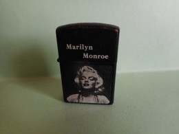 BRIQUET MARILYN MONROE LIGHTER Feuerzeug ENCENDEDOR ACCENDINO AANSTEKER 打火机 Léttari ライター - Autres & Non Classés