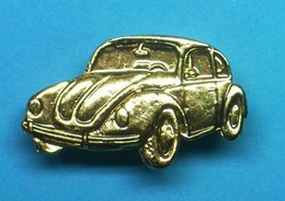 1 PIN'S //   ** COCCINELLE / VOLKSWAGEN / DORÉ ** . (© Qualité Collectors Série Limitée) - Volkswagen