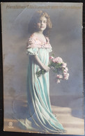 Grete Reinwald En Longue Robe Et Fleurs - Portraits