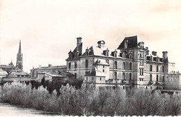 33 - CADILLAC : Le CHATEAU Du DUC D'EPERNON - CPSM Dentelée N/B Village Format CPA - Gironde - Cadillac