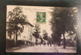 CPA 87 @ MEZIERES SUR ISSOIRE - Ecole De Filles En 1911 - Edition Larand Buraliste - Meziere Sur Issoire