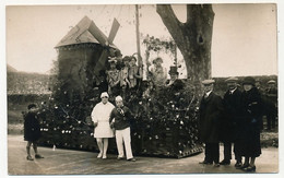 CPA Photo - ROMANS-SUR-ISERE (Drôme) - Groupe Devant Et Sur Un Char, Moulin ... (Fête Locale ?) - Romans Sur Isere