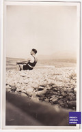 Thonon Les Bains / Le Bain - Lac Léman - Photo 1933 6,5x11cm Homme Plage De Galets Mi-nu Maillot Années 30 A80-31 - Lugares