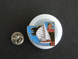 PIN'S TOUR DU FINISTERE VOILE 1993 CASTEL FRERES - Zeilen