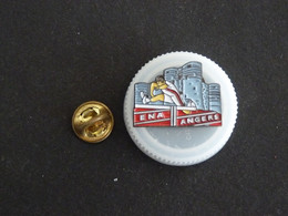 PIN'S ENA ANGERS ECOLE NATIONALE ADMINISTRATION CHATEAU ATHLETISME MAINE ET LOIRE - Administrations