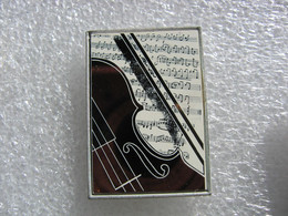 Pin's En Aluminium D'un Violon - Musique