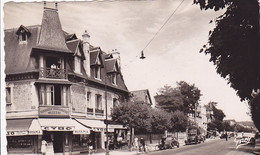 Cpa-14- Deauville -animée- Avenue De La Republique -edi Gaby N°64 - Deauville