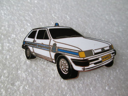 PIN'S  FORD  FIESTA    GENDARMERIE     Email Grand Feu  DEHA - Ford