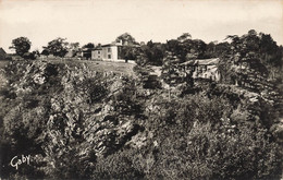 CHAMPDENIERS - Les Rochers De La Chaise - Champdeniers Saint Denis