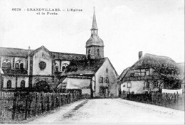 D90 - GRANDVILLARS < VUE DE L'EGLISE ET LA POSTE - Grandvillars