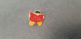 Pin's Ecole Paul Bert Calais - Administrations