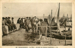 Douarnenez * Vue Sur Le Môle * Arrivée Des Bateaux Sardiniers * Pêche Pêcheurs - Douarnenez