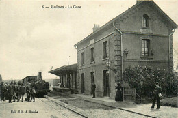 Guines * Vue Sur La Gare Du Village * Le Train * Ligne Chemin De Fer - Guines