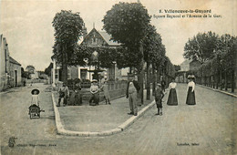 Villeneuve La Guyard * Le Square Regnoul Et L'avenue De La Gare * Villageois - Villeneuve-la-Guyard