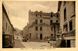Moux * Rue Et Hôtel Du Centre * Automobile Voiture Ancienne - Autres & Non Classés