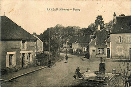 Raveau * Place Et Le Bourg Du Village * Docks De Nevers - Autres & Non Classés