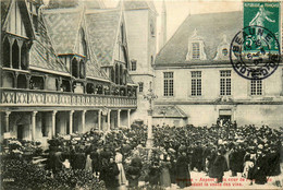 Beaune * Aspect De La Cour De L'hôtel Dieu , Pendant La Vente Des Vins - Beaune