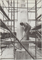 CPC - Collection 1984/85 - Lanester - Daniel Druet  Sculpte Le Monument Aux Morts  - (F.4465) - Lanester