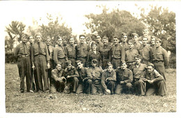 94 THIAIS CARTE PHOTO AVANT NOTRE DEPART DE THIAIS GROUPE DE 28 MILITAIRES - Thiais