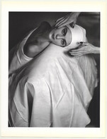 Horst P. Horst: Carmen Face Massage, 1946 (1992 Sheet: Form Horst 27.5 X 35.5 CM) - Ohne Zuordnung