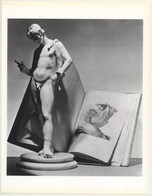Horst P. Horst: Statue With Book 1938 (Sheet 1992: Form Horst 27 X 35.5 CM) - Zonder Classificatie
