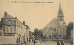 Cpa La Mothe St Héraye, L'église Et La Route De Pamproux - La Mothe Saint Heray