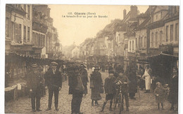 27  GISORS  LA  GRANDE  RUE  UN  JOUR  DE  MARCHE - Gisors