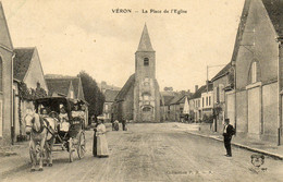 - VERON (89) -  La Place De L'Eglise  (bien Animée, Attelage Au 1er Plan)  -27647- - Veron