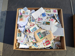 Timbre Monde Lot 1,85kg Fragment Dont Europe Obl Tbe - Lots & Kiloware (mixtures) - Min. 1000 Stamps