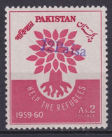 ANNEE DU REFUGIE - 1960  - PAKISTAN EMISSION LOCALE SURCHARGE à La MAIN 12 PAISA ** MNH - Pakistan