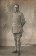 CPA Photo D'un Militaire - Portrait - Soldat En Uniforme - Fotografie