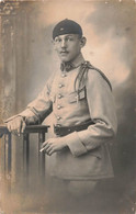 CPA Photo D'un Militaire - Portrait - Soldat En Uniforme à Identifier - Béret - Fotografie