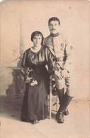 CPA Photo D'un Militaire - Portrait - Soldat En Uniforme à Identifier - Photo Avec Sa Femme - Fotografie