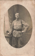 CPA Photo D'un Militaire - Portrait - Soldat En Uniforme à Identifier - - Fotografia