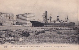 PORT SAINT LOUIS DU RHONE                              LES MINOTERIES. DECHARGEMENT D UN BATEAU - Saint-Louis-du-Rhône