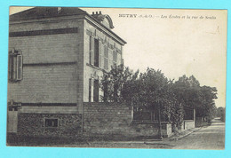 CPA BUTRY Les écoles Et La Rue De Senlis - 95 Val D'Oise - Seine Et Oise - Butry