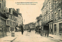 St Hilaire Du Harcouët * Hôtel Des Postes Et Rue De La République * Attelage - Saint Hilaire Du Harcouet
