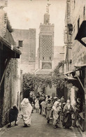 CPA Photo De Fez - Jdid - Djedid - Vue D'une Rue Très Animée - Minaret - Fez (Fès)