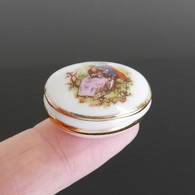 Ancienne Petite Boite Ovale Miniature 26mm Porcelaine De Limoges Signé Poupée - Limoges (FRA)