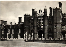 HAMPTON COURT PALACE - Hampton Court