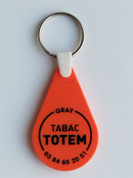 JETON De CADDIE PORTE CLE TABAC TOTEM GRAY (Haute-Saône 70) - Jetons De Caddies