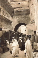 CPA Photo De Fez - Fès - Bou Inania - Très Animé - Fez (Fès)