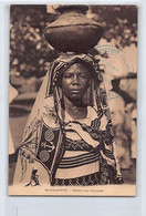 Comores - Femme Des Comores - Ed. Ag. Eco. De Madagascar - Komoren