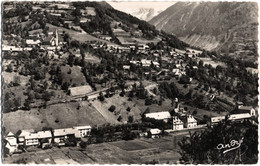 CPSM DE ALLEMONT  (ISERE)  VUE GENERALE. AU FOND, LE MASSIF DES SEPT LAUX - Allemont