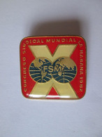 Insigne Du Congres Syndical Mondial De Cuba 1982/Cuba 1982 World Trade Union Congress Badge - Associations